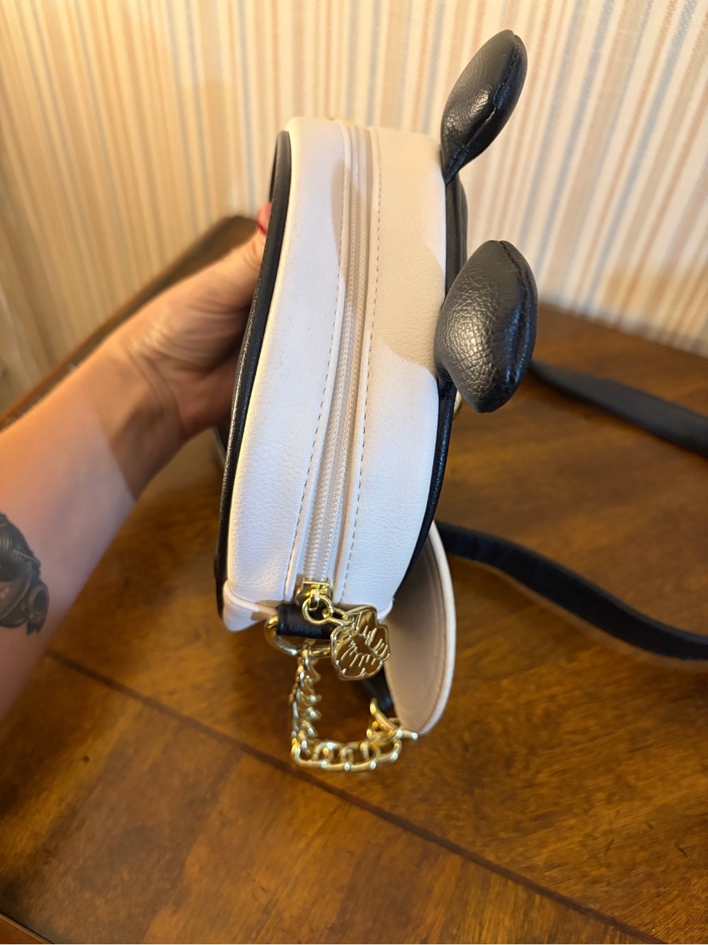 Luv Betsey Johnson Bumble Bee crossbody Purse - Picture 4 of 5